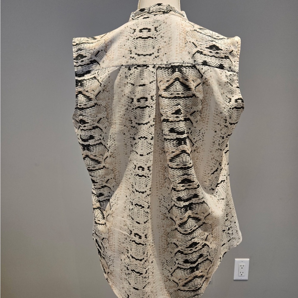 Reptile Pattern Sleeveless Top - Picture 5 of 6